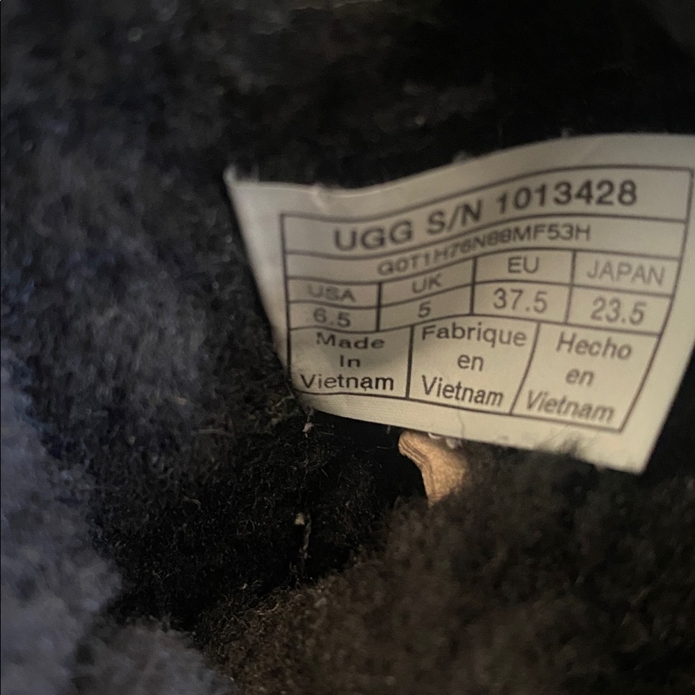 UGG Women's Black Winter Boots women’s size 6.5 - Picture 8 of 8